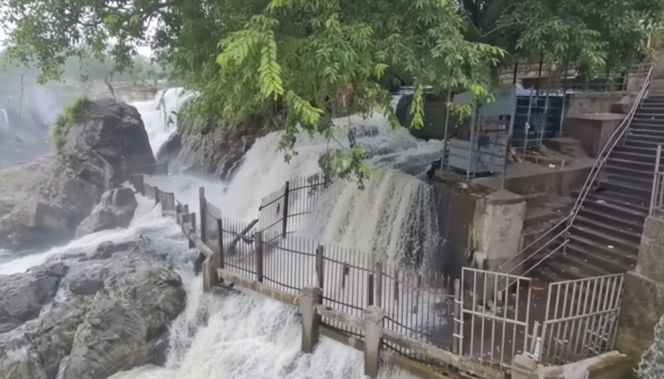 Hogenakkal Falls