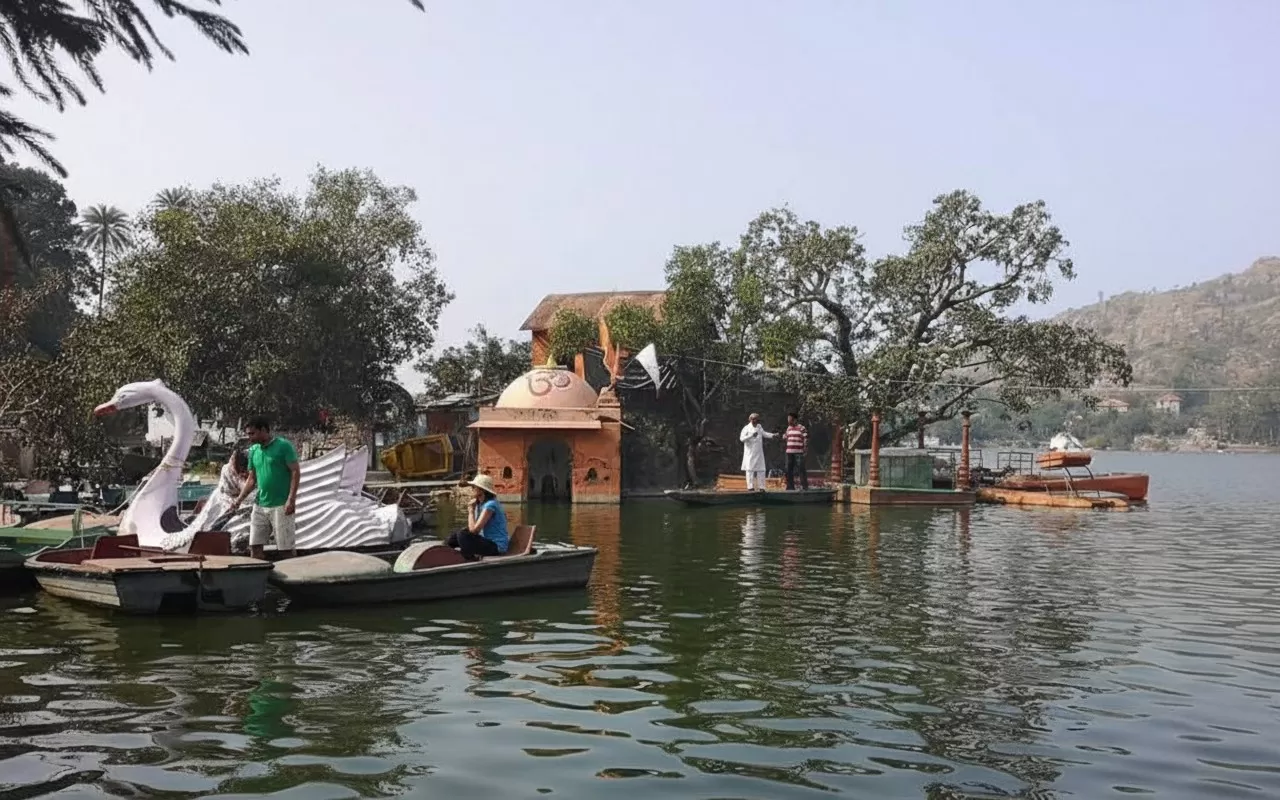 नक्की झील